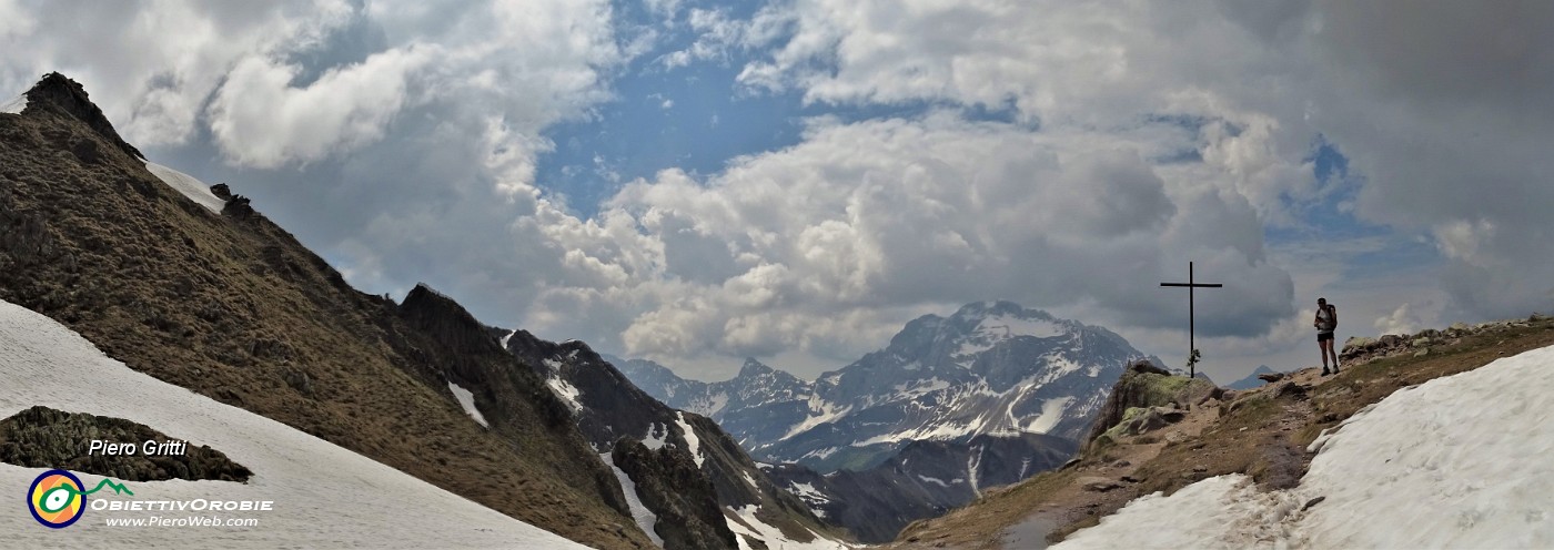 43 Siamo risaliti al Passo di Mezzeno (2142 m).jpg